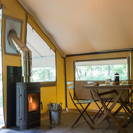 Huttopia De Roos Stegeren Room photo