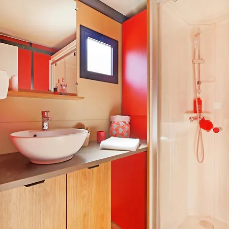 Huttopia De Roos Stegeren Room photo